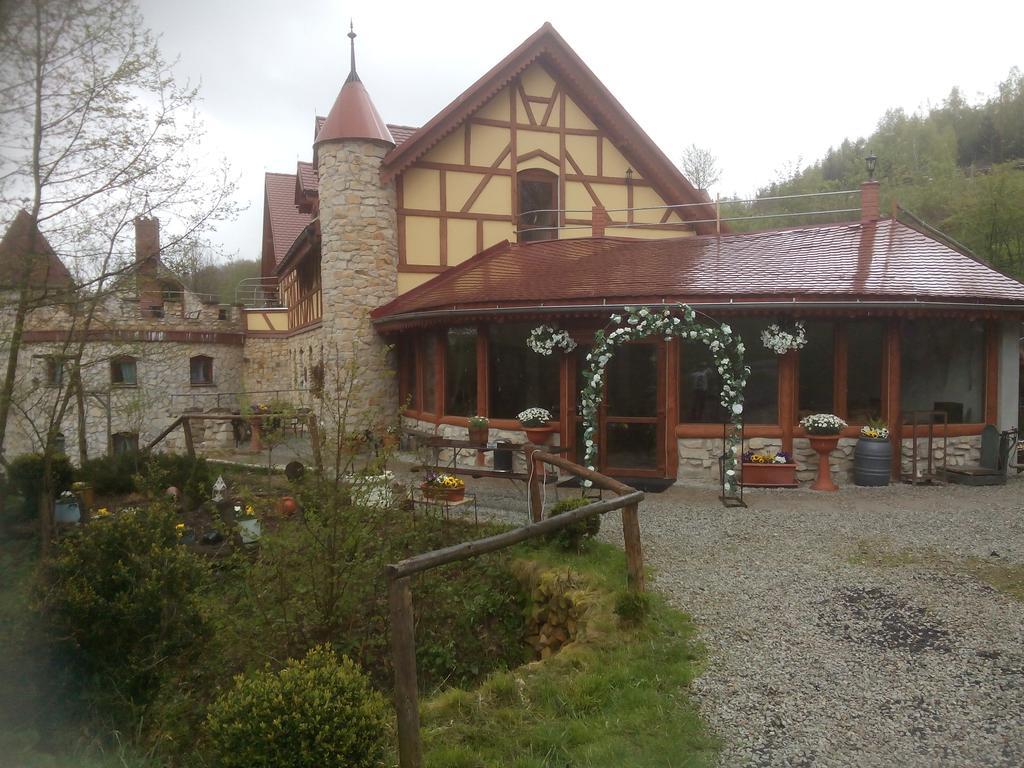 Bed and Breakfast Zbojna Debra Ґолеюв Екстер'єр фото